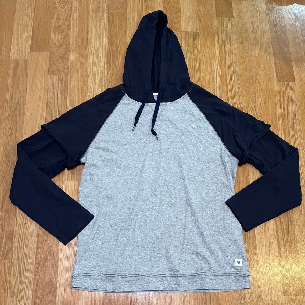 Hooded long sleeve t-shirt